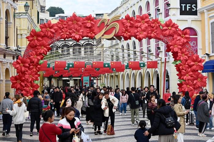 （澳門(mén)回歸25周年）澳門(mén)街頭迎回歸氣氛濃