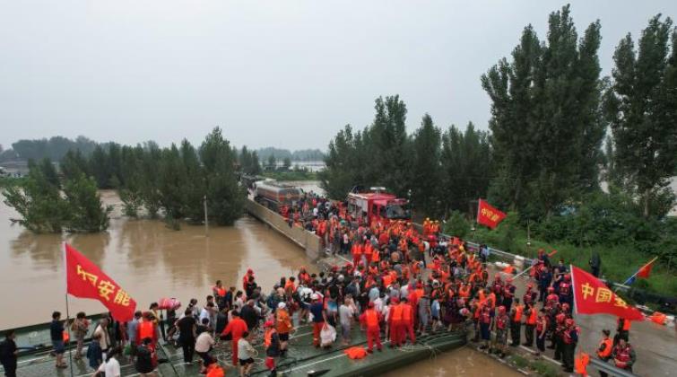 “逆行”重器中流擊水，創(chuàng)造救援速度奇跡<p>以精銳之“能”，護百姓之“安”，每一次極速救援，都是一場全力以赴，是承諾更是本色。<p>